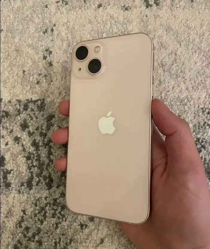 للبيع iPhone 13 لون وردي – حالة ممتازة